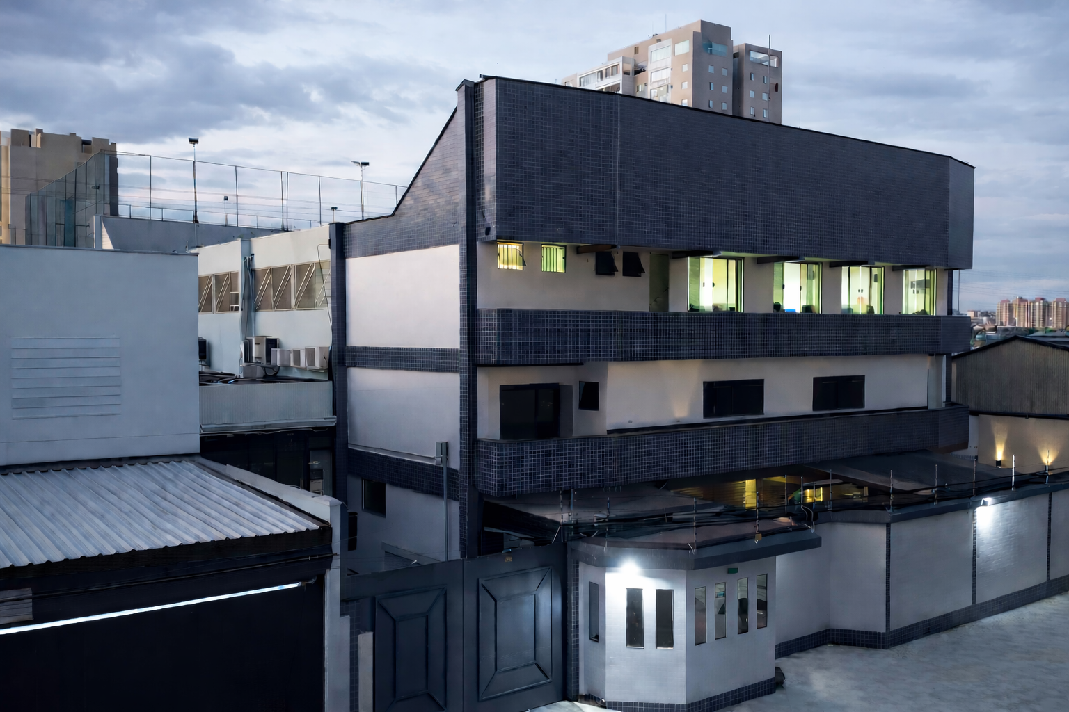 Estrutura e sede atual da Santa Rita Comercial